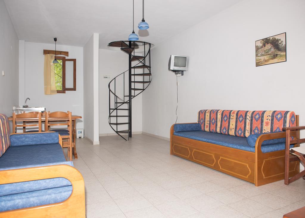 Morfoula Aparthotel Vatera Bilik gambar
