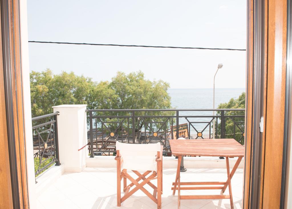 Morfoula Aparthotel Vatera Bilik gambar